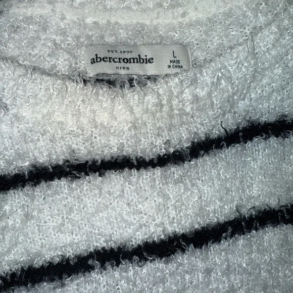 Abercrombie Kids Black and White Crew Neck Sweater - Picture 3 of 3